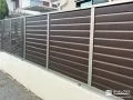 落ち着いた木目調の目隠しフェンス