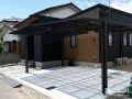 すっきりとしたデザインで建物が映える新築外構