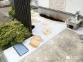 天然石を散りばめた柔らかな曲線がお庭へと誘う明るい玄関工事