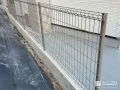 敷地境界をすっきりと区切りお手入れもしやすく整えた外構工事
