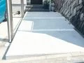 歩きやすいコンクリートのアプローチ