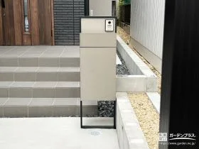 上品なグレージュの機能門柱[施工後]