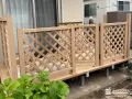 お庭にくつろぎ空間を生み出すフェンス付きウッドデッキ工事