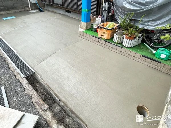 足元をフラットに整え毎日の駐車や移動がスムーズになる工事