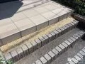 自然な風合いのアプローチ階段とすっきりした犬走りでお住まいまわりを整えた外構リフォーム工事