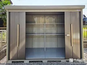 シックなカラーの物置[施工後]