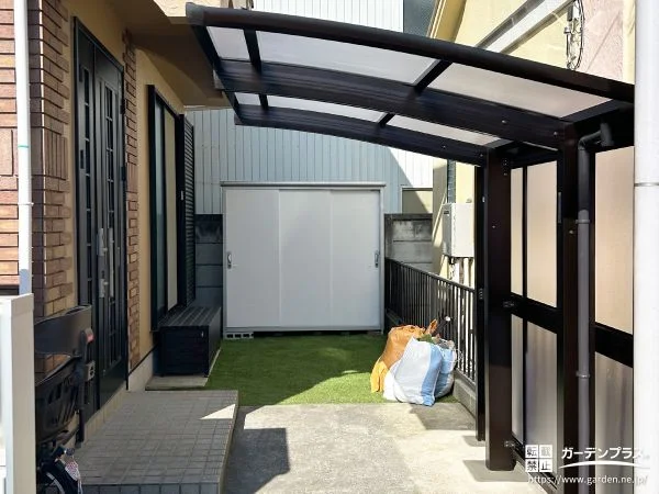 サイドパネル付き屋根で雨風を抑え自転車を守る駐輪スペース工事