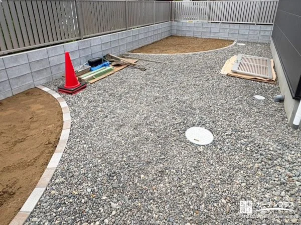 家族が自然と集まるタイルデッキ付きのお庭工事