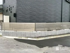視線を遮りながら開放感を残した目隠しフェンス[施工後]
