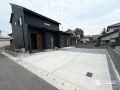 用途に合わせて仕上げを使い分けコスト面にも配慮した新築外構