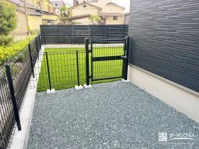 愛犬を安心して遊ばせられる門扉付きドッグラン[施工後]