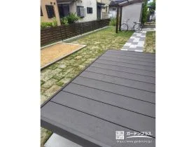 庭での食事を楽しめるウッドデッキのあるお庭[施工後]