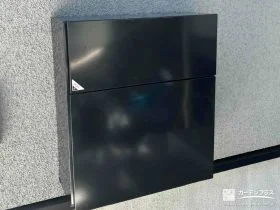 外壁にすっきりと馴染むブラックポスト[施工後]
