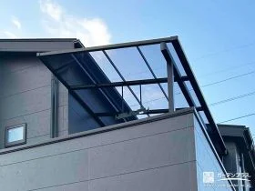 急な雨でも洗濯物を慌てて取り込まなくていいテラス屋根設置工事