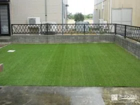 お手入れの負担をぐっと軽減し緑を楽しめる人工芝のお庭工事