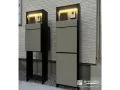 マットベージュが上品な二世帯住宅の機能門柱