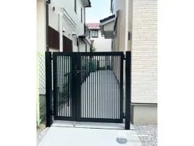 家族みんなが行き来しやすいバリアフリーのアプローチ[施工後]