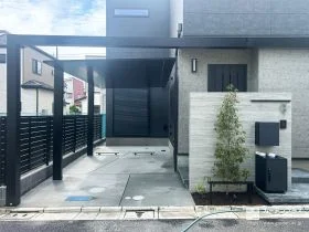 直線を意識してデザインした駐車スペース[施工後]