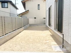 明るい目隠しフェンスで囲った快適なお庭[施工後]