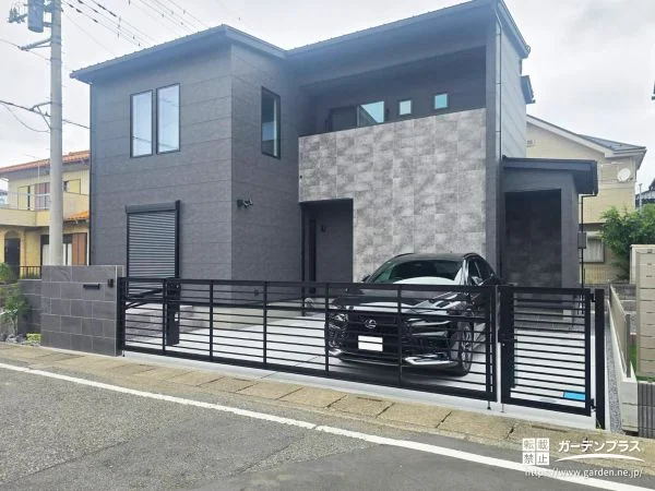 No.30834 建物との一体感を高めた重厚なクローズ外構[施工後]