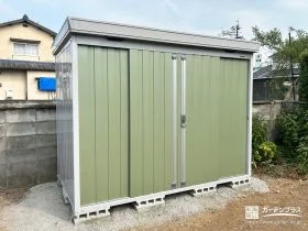 爽やかなグリーンがお庭になじむ大容量物置[施工後]
