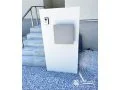 グレーのポストが映えるシンプルな造作門柱