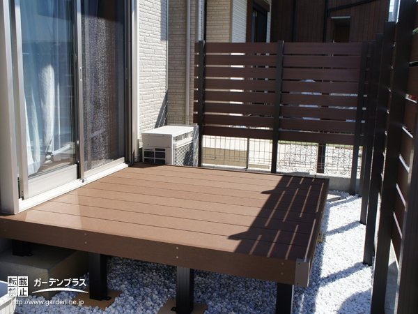 ウッドデッキ 目隠しフェンス設置工事 No 3453 ウッドデッキの施工例 外構工事のガーデンプラス ウッドデッキ 目隠しフェンス設置工事 No 3453 ウッドデッキの施工例 外構工事のガーデンプラス