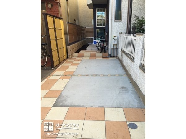 市松模様のデザインが明るく彩る玄関アプローチ工事 No 3957 玄関アプローチの施工例 外構工事のガーデンプラス