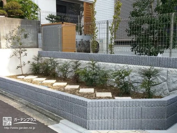 No.4120 エントランスの植栽を育てやすい環境に改良した外構リフォーム工事