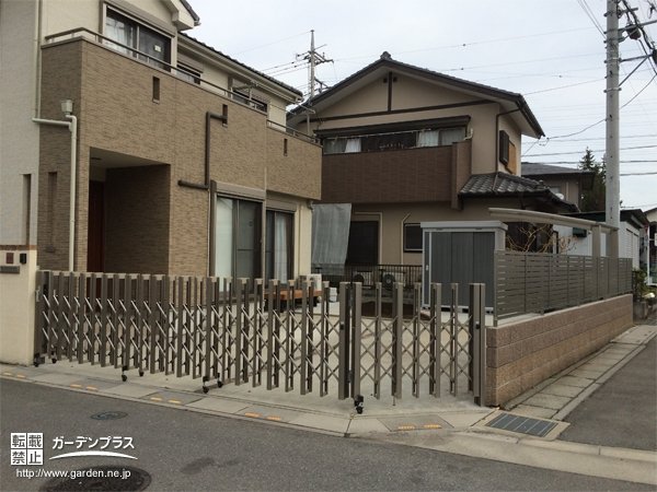 目隠しとカーポートゲートで子供を守るクローズ外構 No 4347 駐車スペースの施工例 外構工事のガーデンプラス 目隠しとカーポートゲートで子供を守るクローズ外構 No 4347 駐車スペースの施工例 外構工事のガーデンプラス