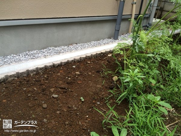 隣地境界線を兼ねた花壇の土留め工事 No 4559 花壇 菜園 芝生の施工例 外構工事のガーデンプラス