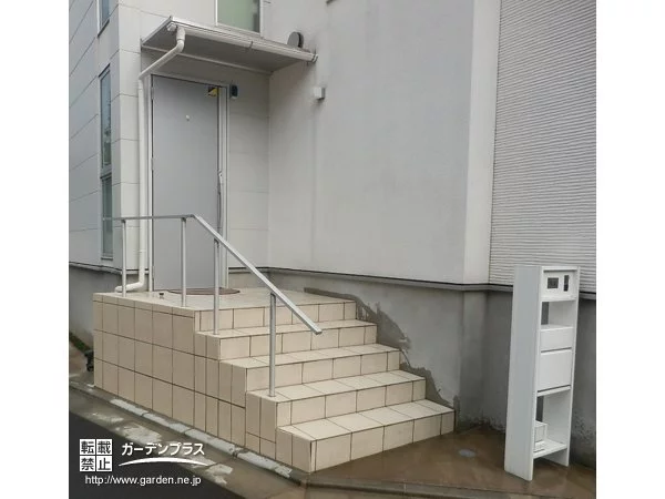 No.4569 雨樋の設置と階段側面のタイル張り工事[施工後]
