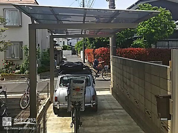 使い勝手と隣地へ配慮した逆勾配カーポート設置工事 No 4629 駐車スペースの施工例 外構工事のガーデンプラス 使い勝手と隣地へ配慮した逆勾配カーポート設置工事 No 4629 駐車スペースの施工例 外構工事のガーデンプラス
