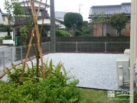 お庭一面に白砂利を敷いてすっきり雑草対策工事