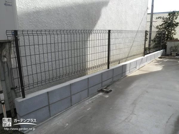 既存コンクリートへのフェンス設置リフォーム工事