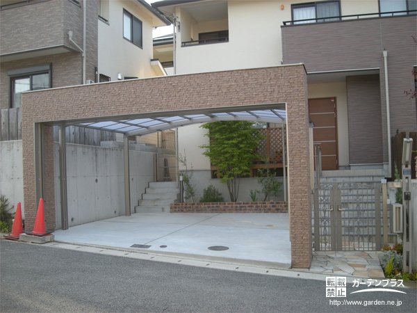 高級感と使い勝手の良さを兼ね備えたシャッターゲート施工 No 0005 駐車スペースの施工例 外構工事のガーデンプラス