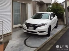曲線の目地デザインが特徴的な駐車スペース改修工事