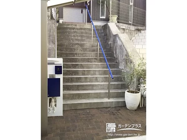 No.5255 ブルーの門柱と手すりが可愛らしい門まわりリフォーム工事[施工後]