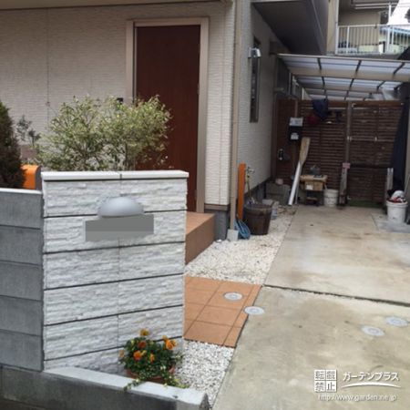 天然石のナチュラルなボーダーラインがセンスの良い門柱設置工事 No 5397 門柱 門まわりの施工例 外構工事のガーデンプラス