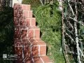 植栽に調和したレンガ色のタイルの階段設置工事