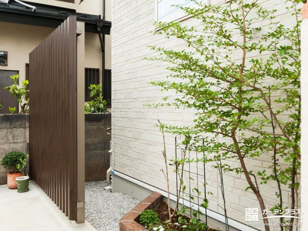 勝手口まわり 目隠しフェンスの外構施工例一覧 外構工事のガーデンプラス 勝手口まわり 目隠しフェンスの外構施工例一覧 外構工事のガーデンプラス