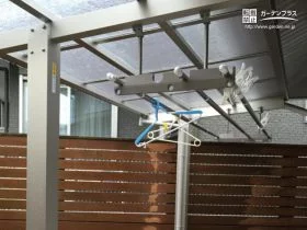 お洗濯が楽になるウッドデッキのテラス屋根[施工後]