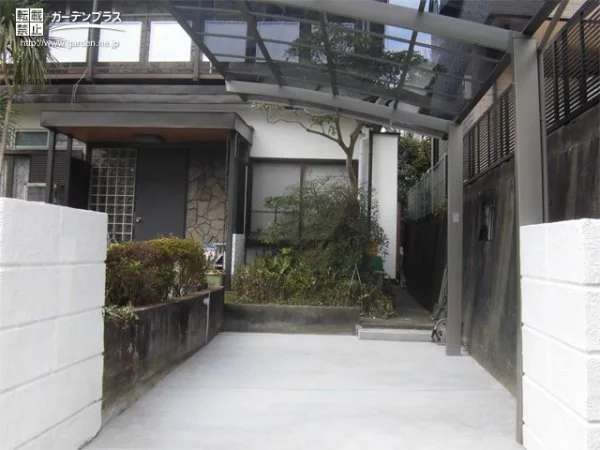 No.5593 渋い建物にもスマートに適応する、カーポート設置工事[施工後]