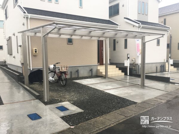 2台分の大きなカーポートとウッドデッキの設置工事 No 5612 駐車スペースの施工例 外構工事のガーデンプラス