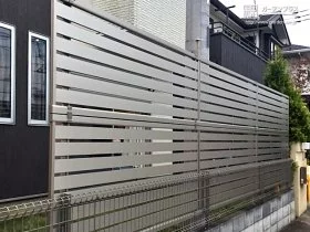 目隠しフェンス　外側[施工後]