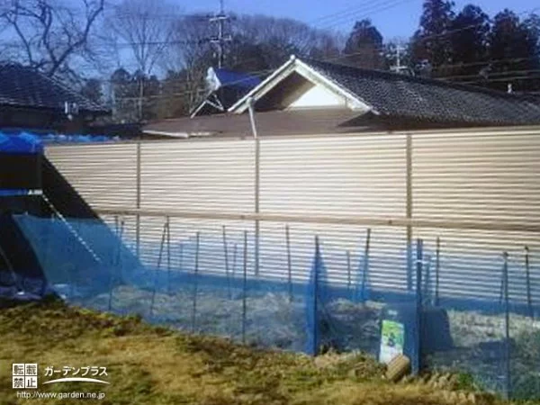 ワンちゃんのお庭からの脱走を阻止する目隠しフェンス設置工事