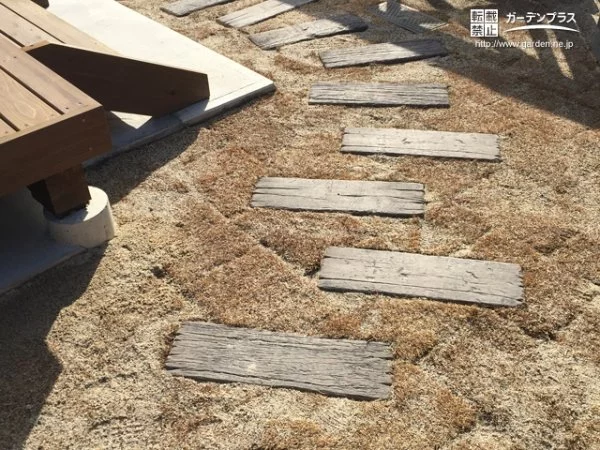 コンクリート製枕木の木道が自然に溶け込んだガーデンリフォーム工事