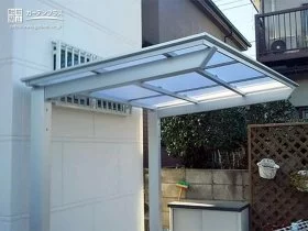 屋根のストレートなラインが美しいサイクルポート[施工後]