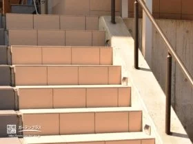 安全に配慮された階段アプローチ[施工後]