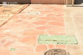 自然石の乱形石張りのアプローチ[施工後]
